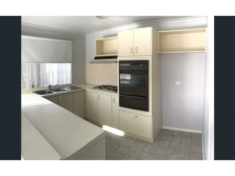 16 Strathconnon Square, Tullamarine VIC 3043