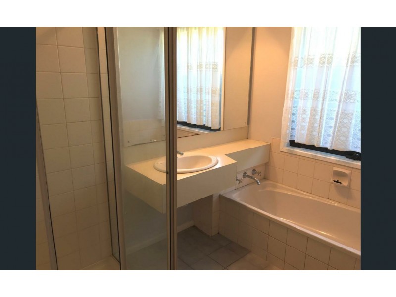 16 Strathconnon Square, Tullamarine VIC 3043