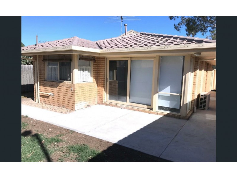 16 Strathconnon Square, Tullamarine VIC 3043