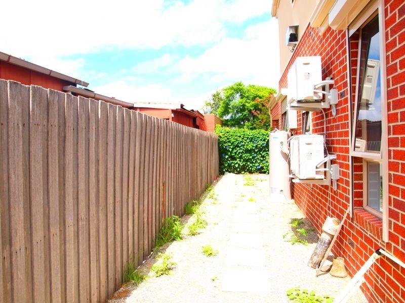 2/16 Lock Street, Fawkner VIC 3060