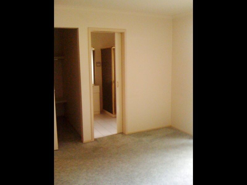 4 Mirm lane, Sydenham VIC 3037