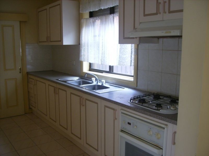 1/8 Lake Avenue, Pascoe Vale VIC 3044