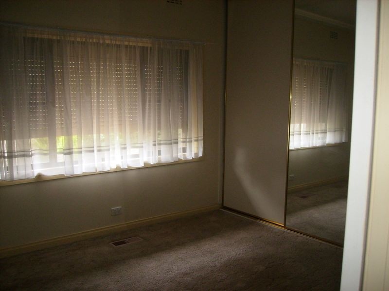 1/8 Lake Avenue, Pascoe Vale VIC 3044