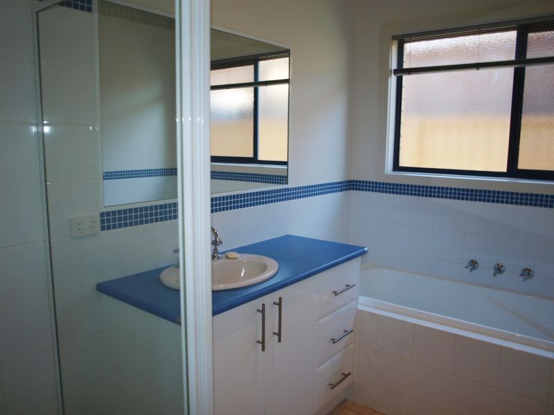 15 Studely Park Way, Caroline Springs VIC 3023