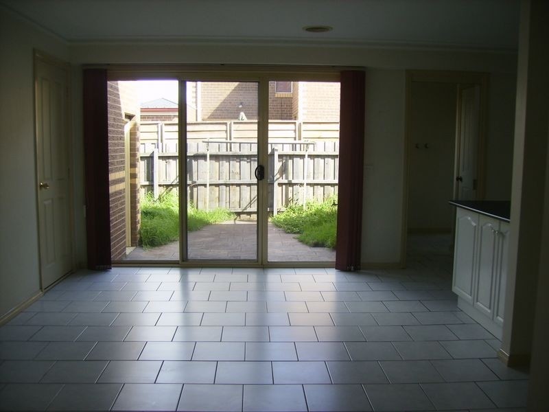 2/218 Melrose Drive, Tullamarine VIC 3043