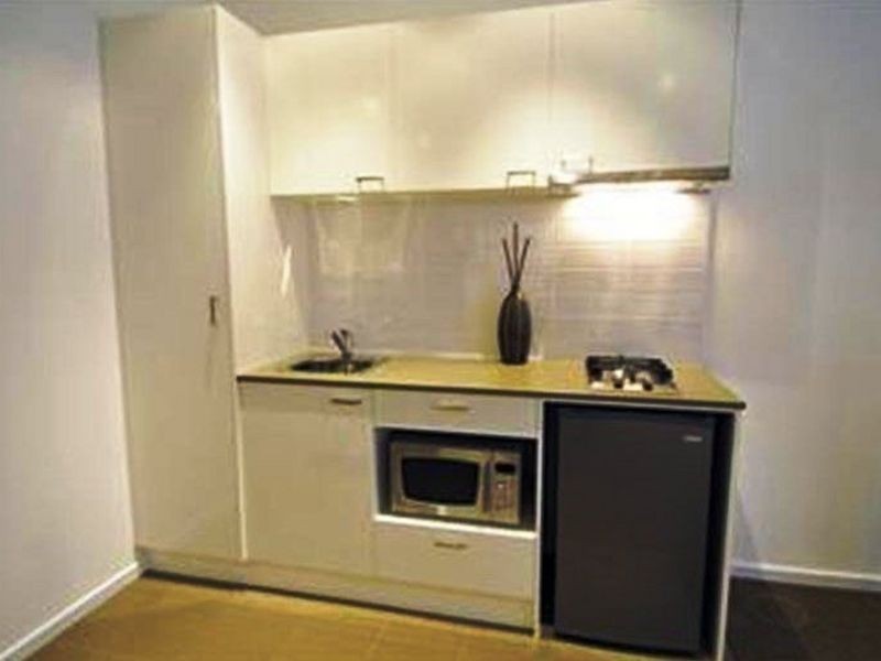 18/17-19 Macquarie Street, Prahran VIC 3181