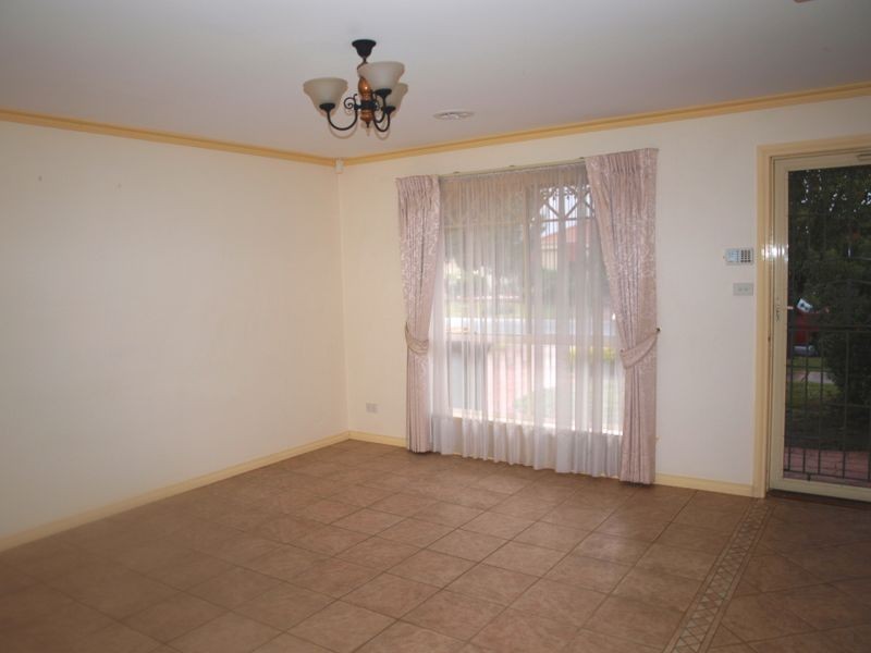 11 Diggers Place, Caroline Springs VIC 3023