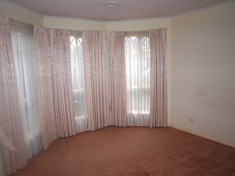 11 Diggers Place, Caroline Springs VIC 3023