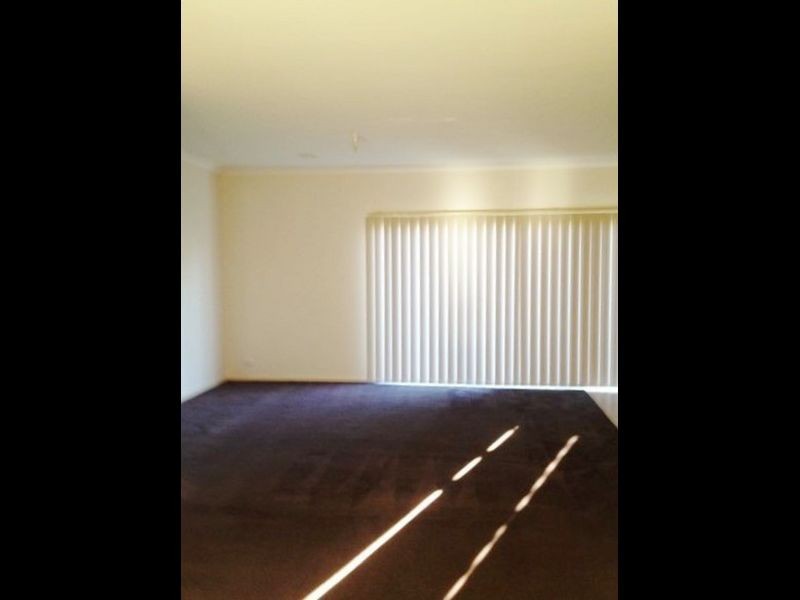 4/64 Doherty Street, Deer Park VIC 3023