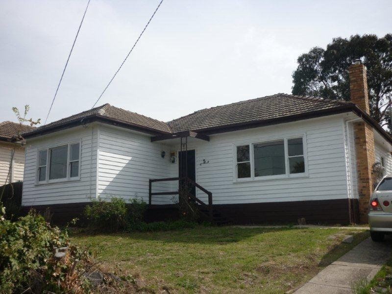 5 Esmale Street, Strathmore VIC 3041