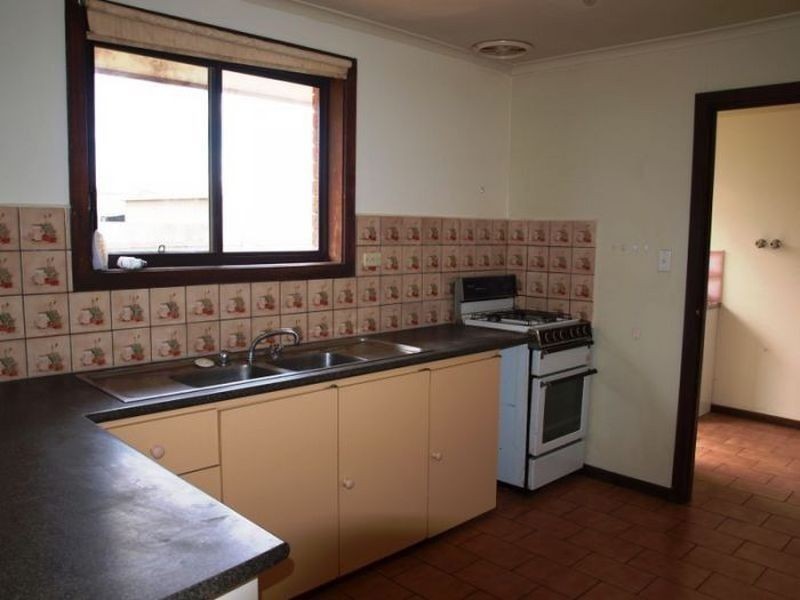 1/2 Campbell Avenue, Deer Park VIC 3023