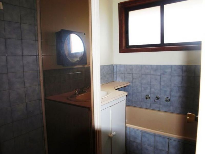 1/2 Campbell Avenue, Deer Park VIC 3023