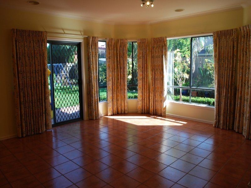 12 Ambleside Road, Greenvale VIC 3059