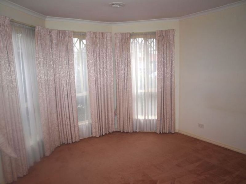 11 Diggers Place, Caroline Springs VIC 3023