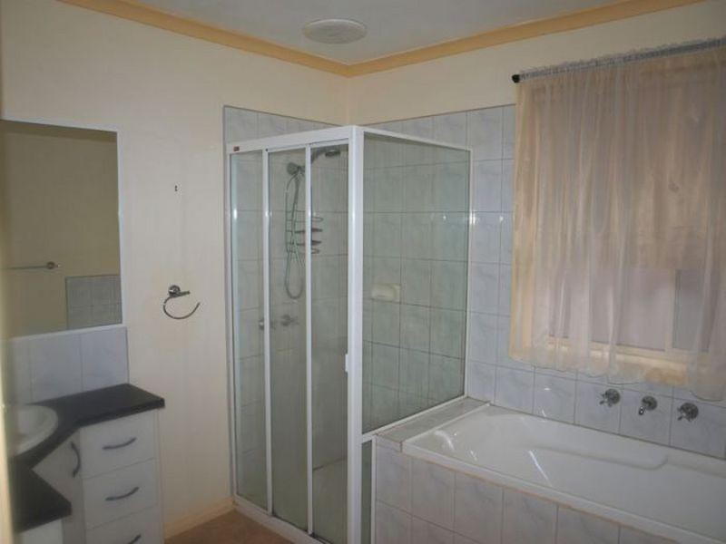 11 Diggers Place, Caroline Springs VIC 3023