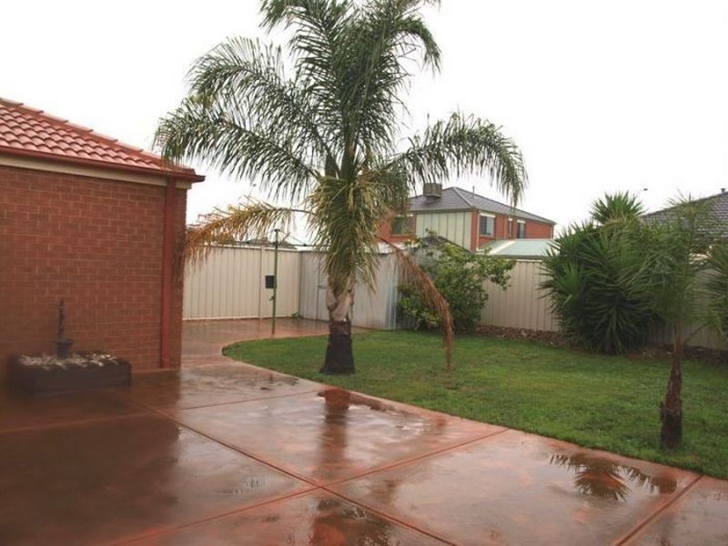 11 Diggers Place, Caroline Springs VIC 3023