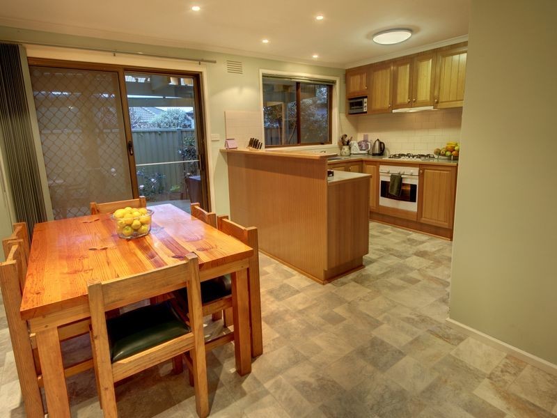 4 Adam Court, Gladstone Park VIC 3043
