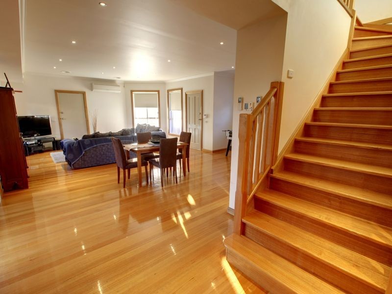 2/164 Cornwall Road, Sunshine VIC 3020