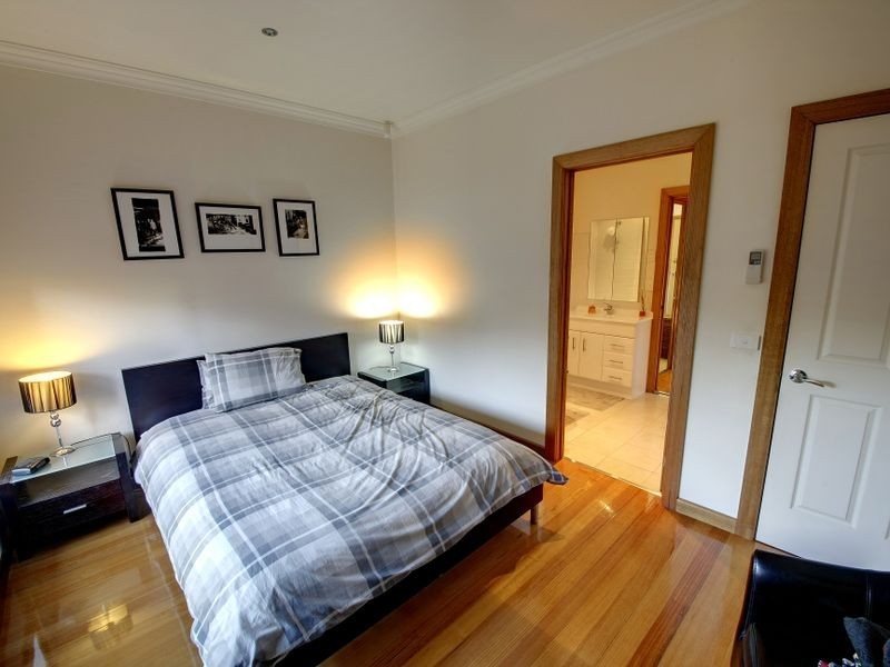 2/164 Cornwall Road, Sunshine VIC 3020