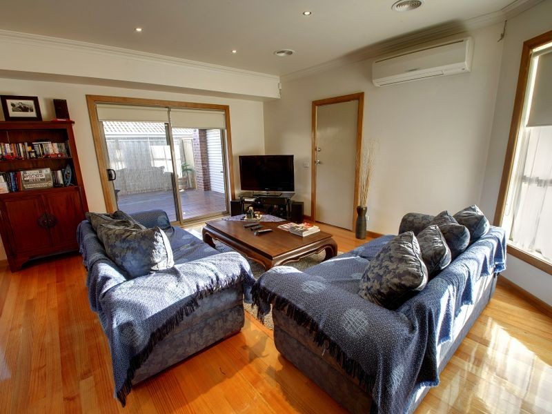 2/164 Cornwall Road, Sunshine VIC 3020