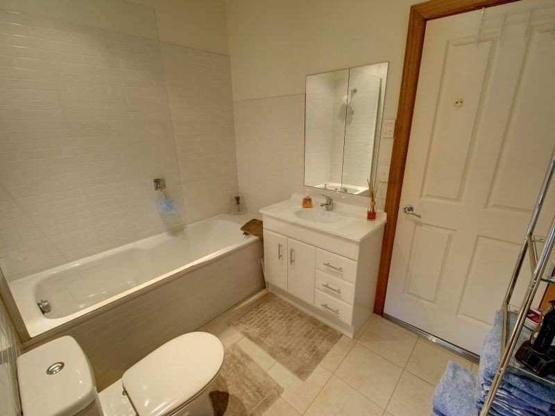 2/164 Cornwall Road, Sunshine VIC 3020