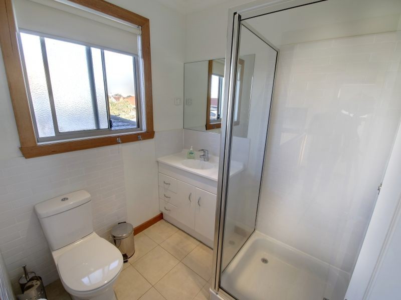 2/164 Cornwall Road, Sunshine VIC 3020