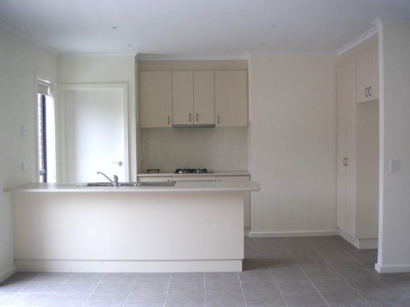 2/10 Goodwood Drive, Keilor Downs VIC 3038