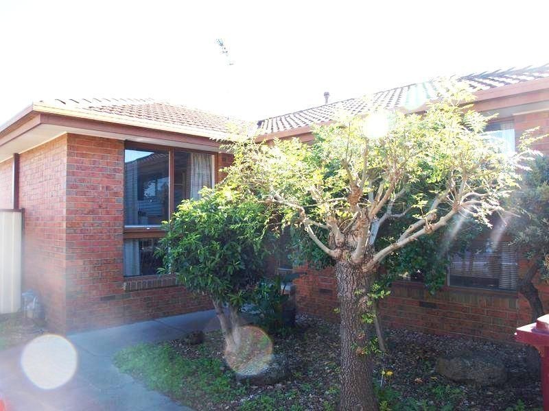 2/33 Waratah Avenue, Tullamarine VIC 3043