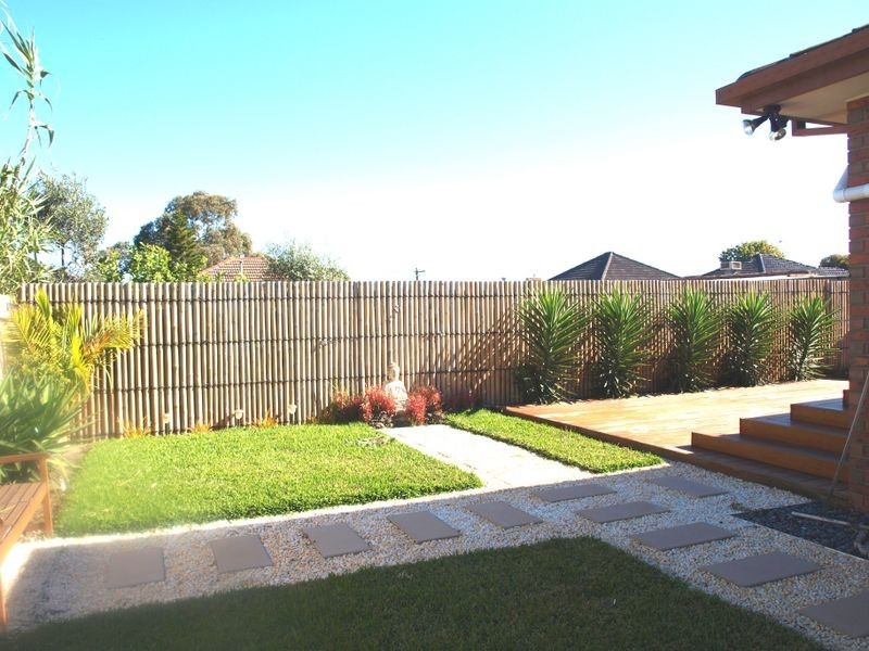 2/33 Waratah Avenue, Tullamarine VIC 3043