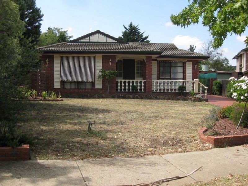 8 Mallacoota Court, Taylors Lakes VIC 3038
