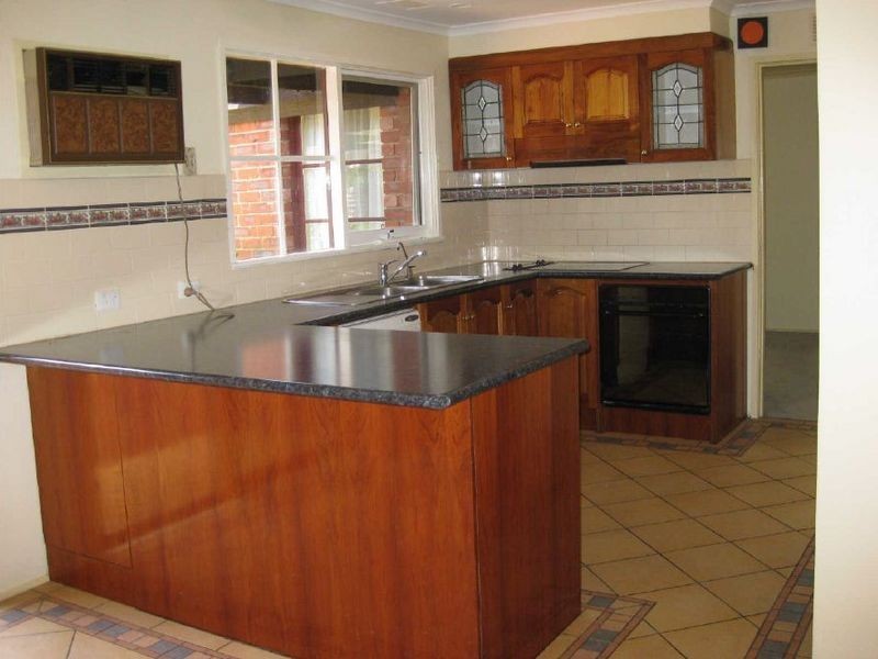 8 Mallacoota Court, Taylors Lakes VIC 3038