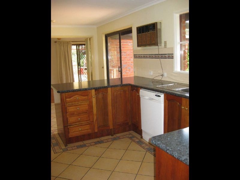 8 Mallacoota Court, Taylors Lakes VIC 3038