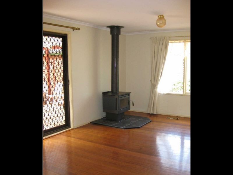 8 Mallacoota Court, Taylors Lakes VIC 3038