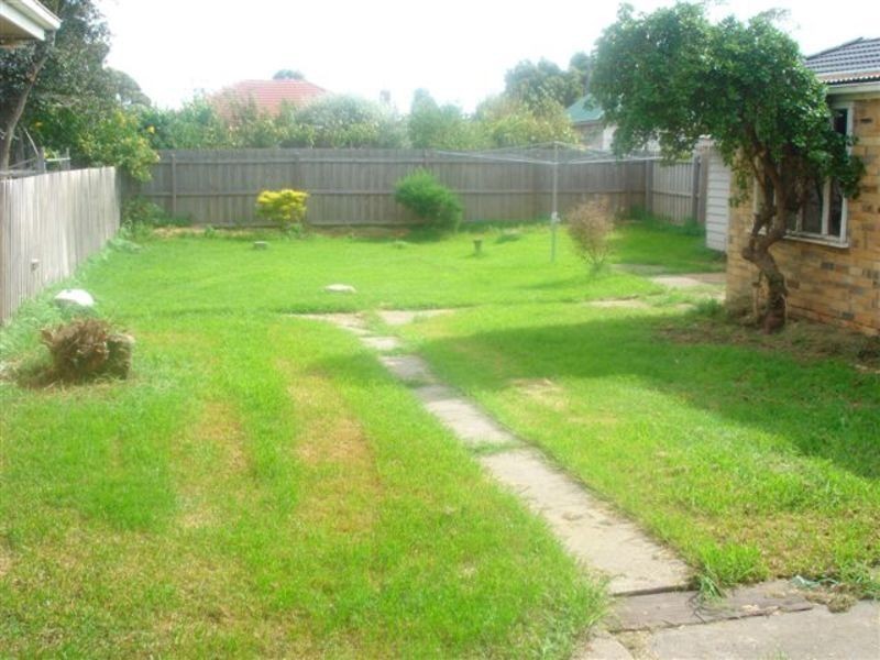 17 Banksia Grove, Tullamarine VIC 3043