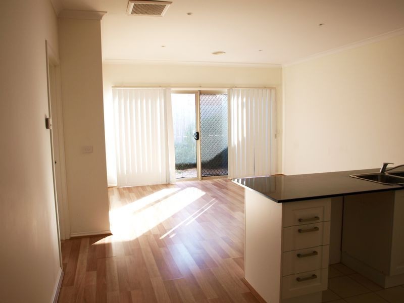 2/36 Albert Road, Sydenham VIC 3037