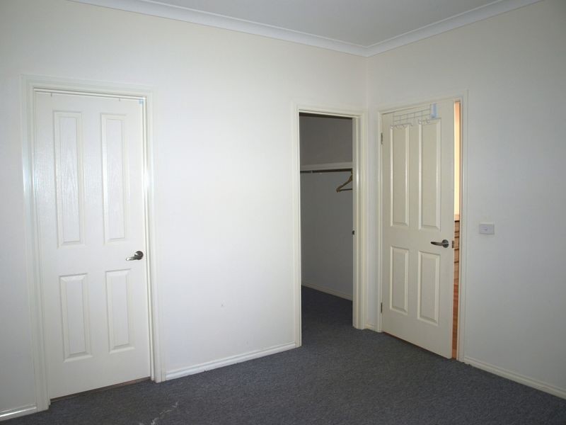 2/36 Albert Road, Sydenham VIC 3037
