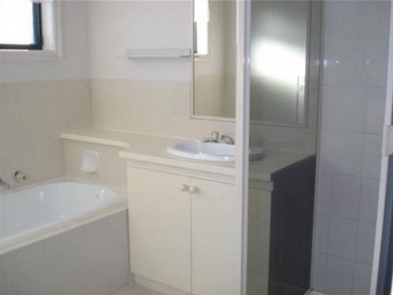 4/145 Copernicus Way, Keilor Downs VIC 3038