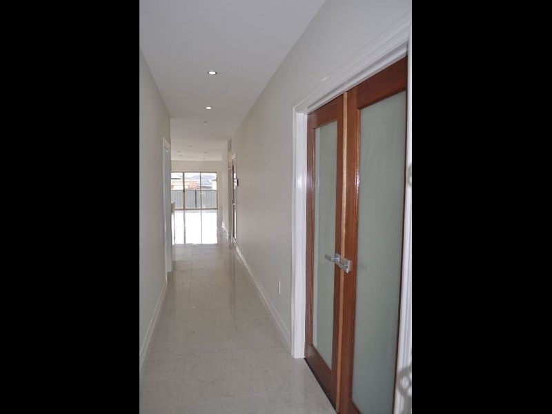 6 Viewside Crescent, Craigieburn VIC 3064