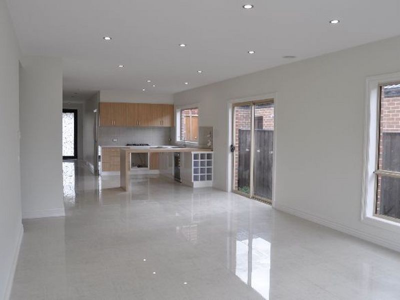 6 Viewside Crescent, Craigieburn VIC 3064