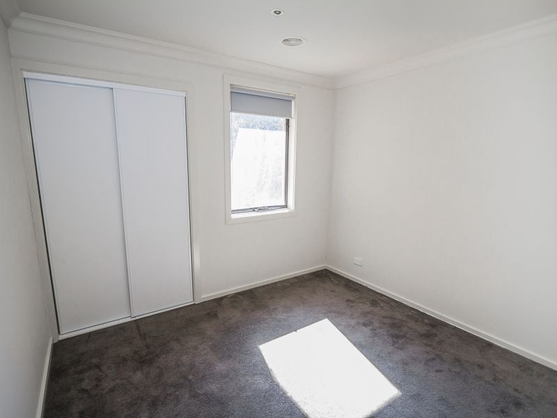 17 Crestview Close, Roxburgh Park VIC 3064