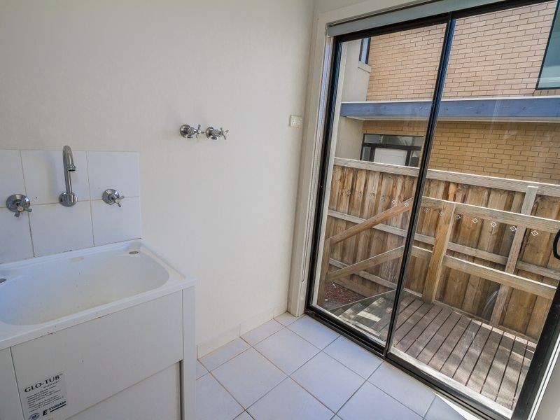 17 Crestview Close, Roxburgh Park VIC 3064