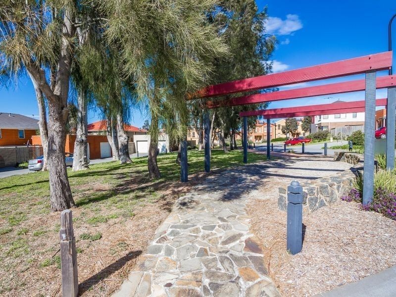 17 Crestview Close, Roxburgh Park VIC 3064