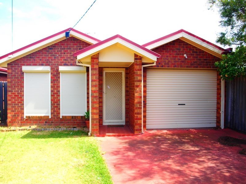 9a Graceburn Grove, St Albans VIC 3021