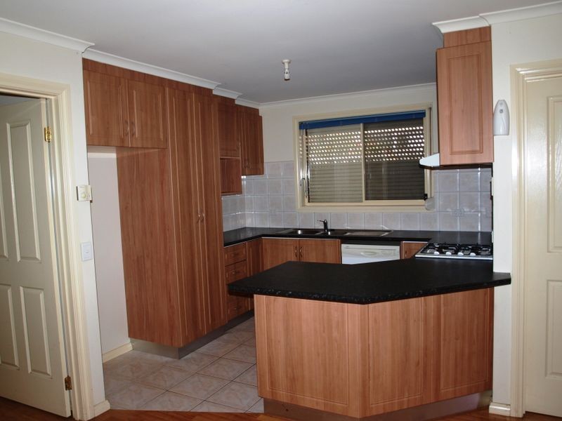 9a Graceburn Grove, St Albans VIC 3021