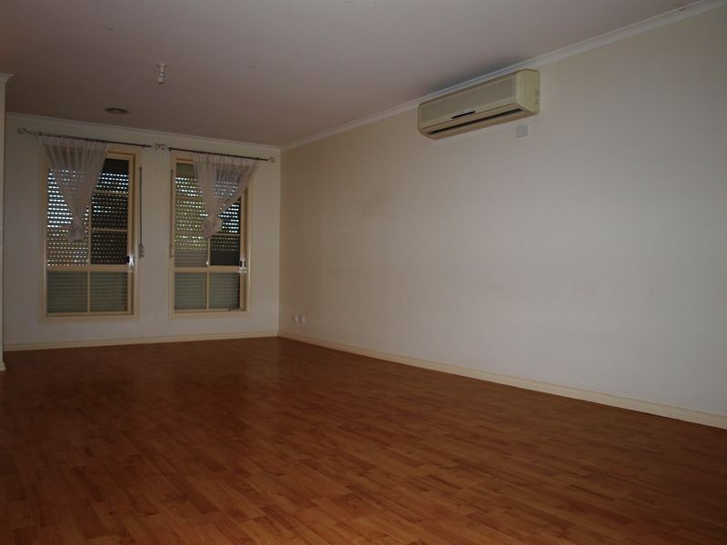 9a Graceburn Grove, St Albans VIC 3021