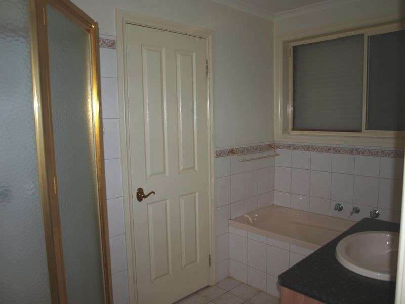 9a Graceburn Grove, St Albans VIC 3021