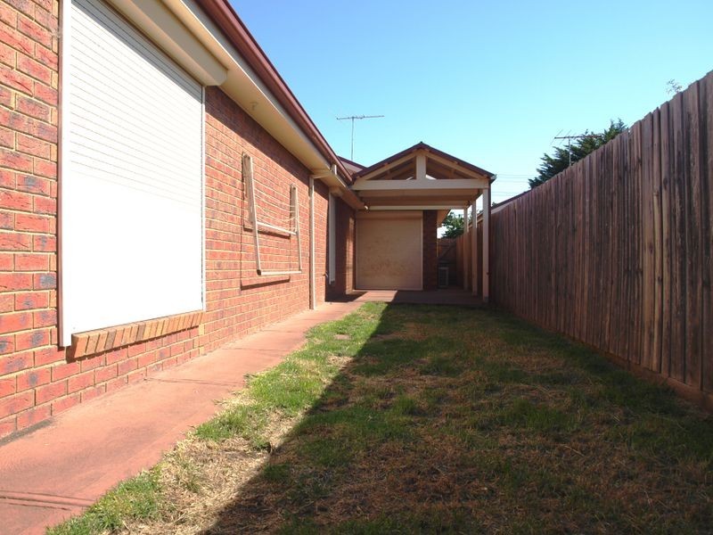 9a Graceburn Grove, St Albans VIC 3021