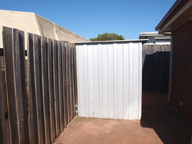 9a Graceburn Grove, St Albans VIC 3021