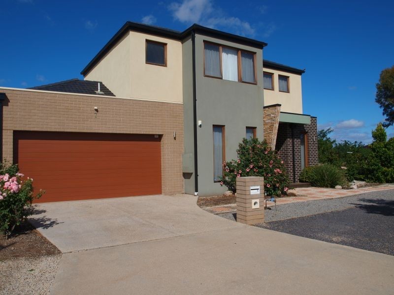 7 Ivan James Place, Caroline Springs VIC 3023