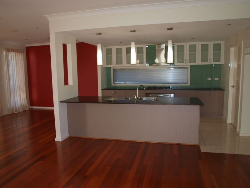 7 Ivan James Place, Caroline Springs VIC 3023